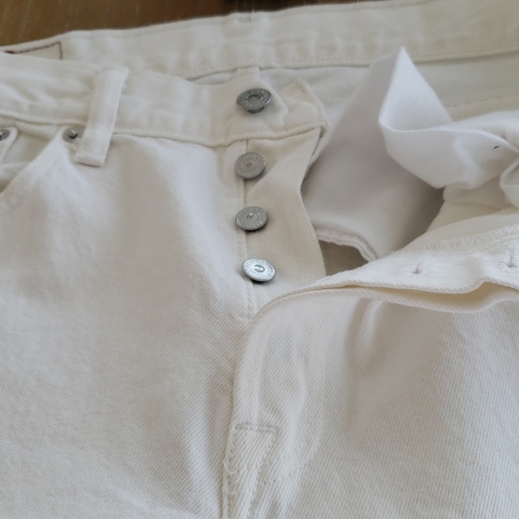 LEVI'S WHITE 501 JEANS - Picture 5 of 9